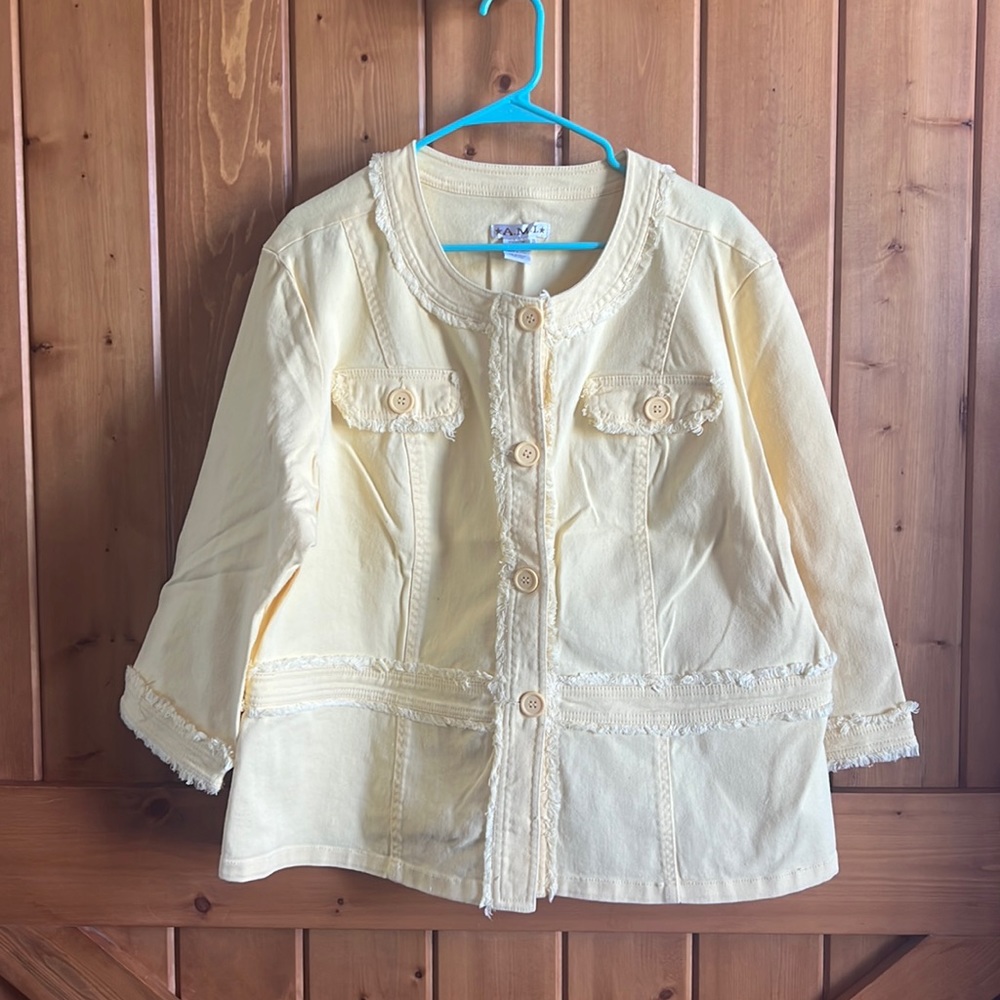 A.M.I. Women’s Frayed Jean Jacket Size: 2X